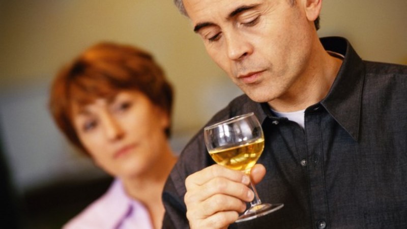 Как помочь алкоголику бросить пить