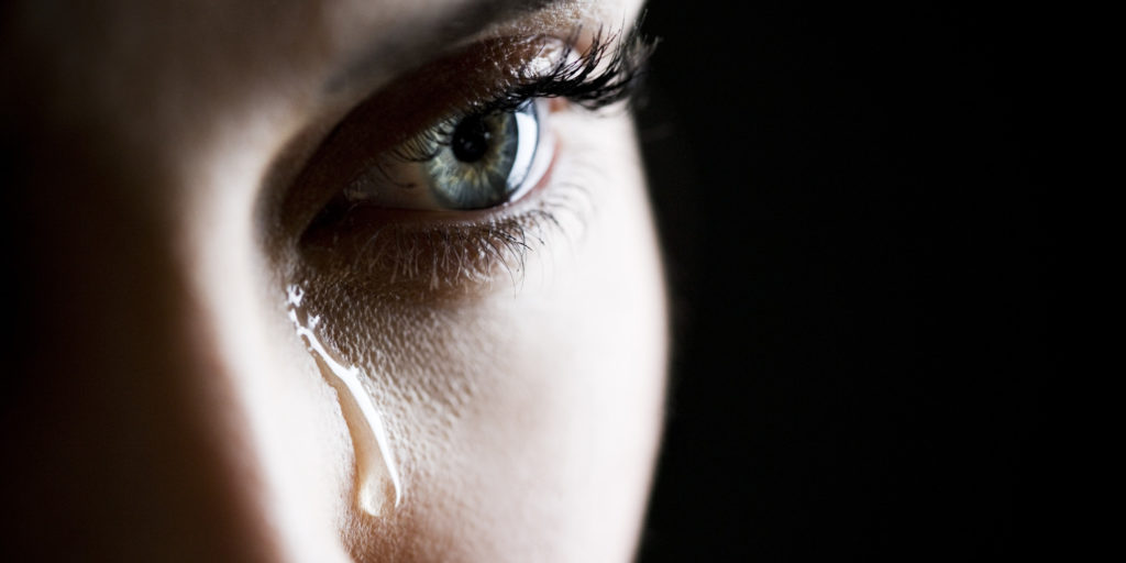 Чем мужчин раздражают женские слёзы