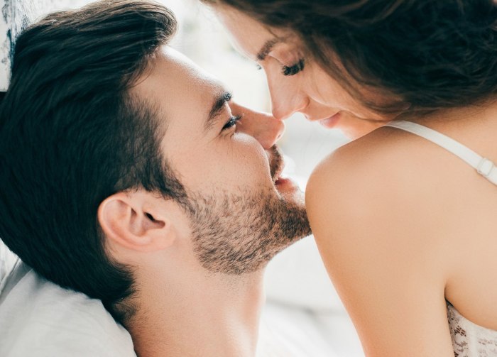 Сексуальное возбуждение у мужчин: как понять, что партнер возбудился
