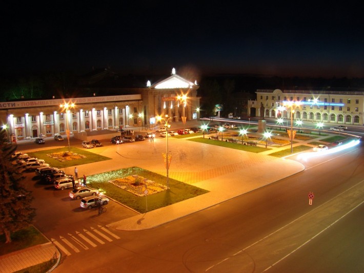 Площадь Ленина ночью