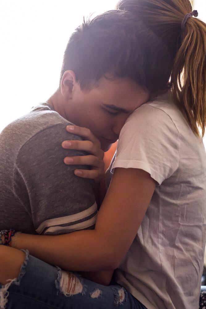 Фото на аву парень с девушкой обнимаются на аву