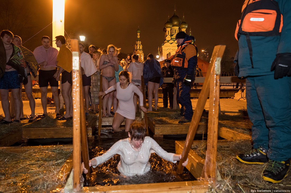 Картинки купание в проруби в крещение