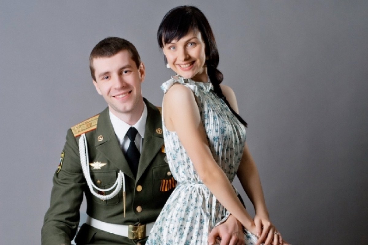 Жена военного 2. Жена военного. Семья военного офицера. Свадьба в военной форме. Фотосессия с военным мужем.