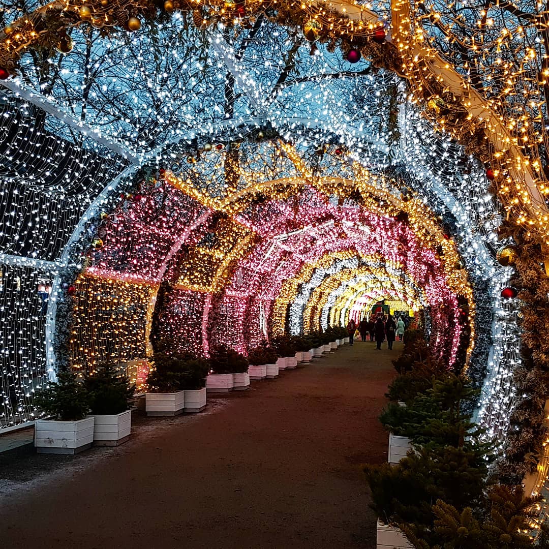 Световой тоннель на Тверском бульваре