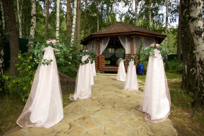 Как украсить двор на свадьбу