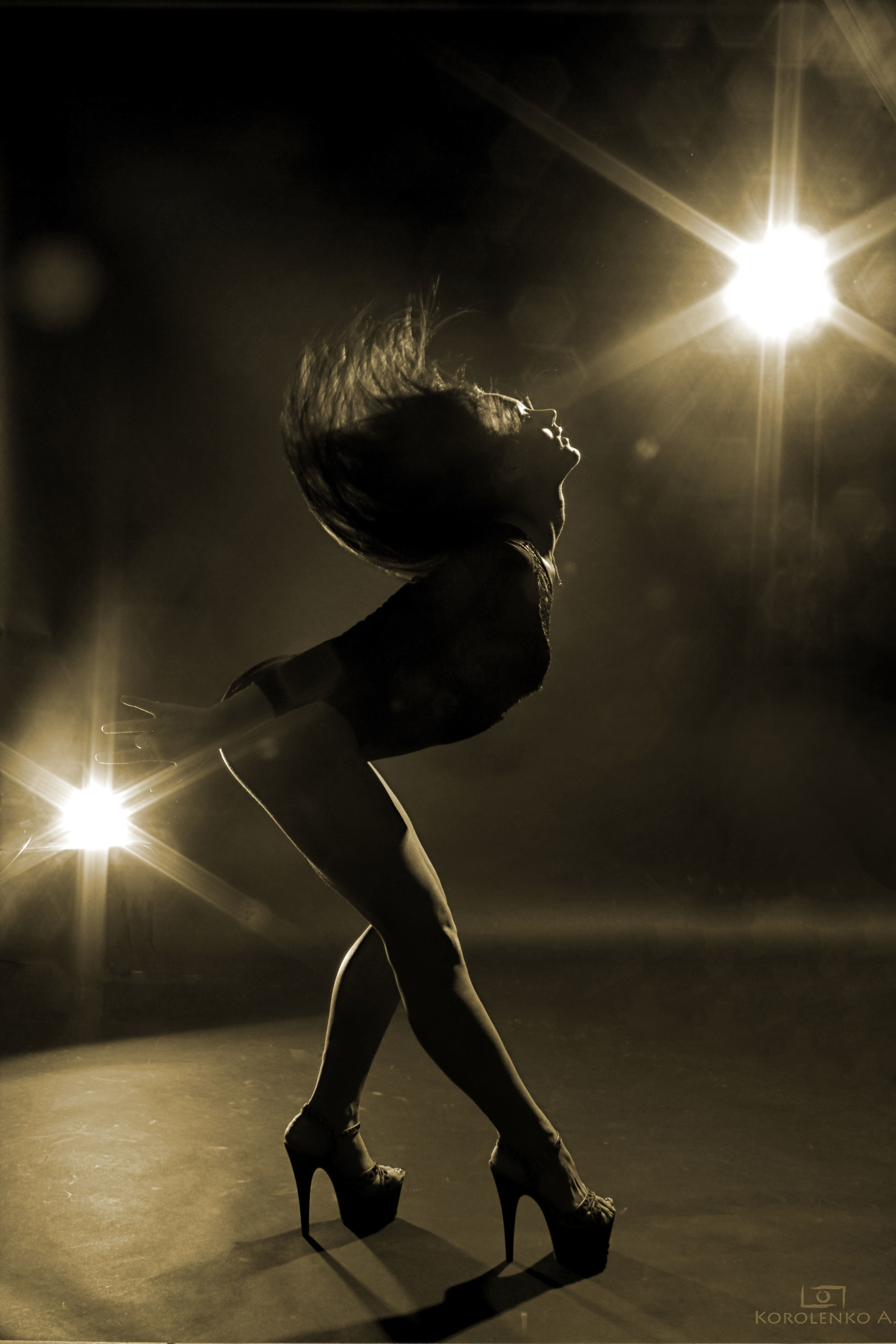 видео голая девочка танцы фото 103
