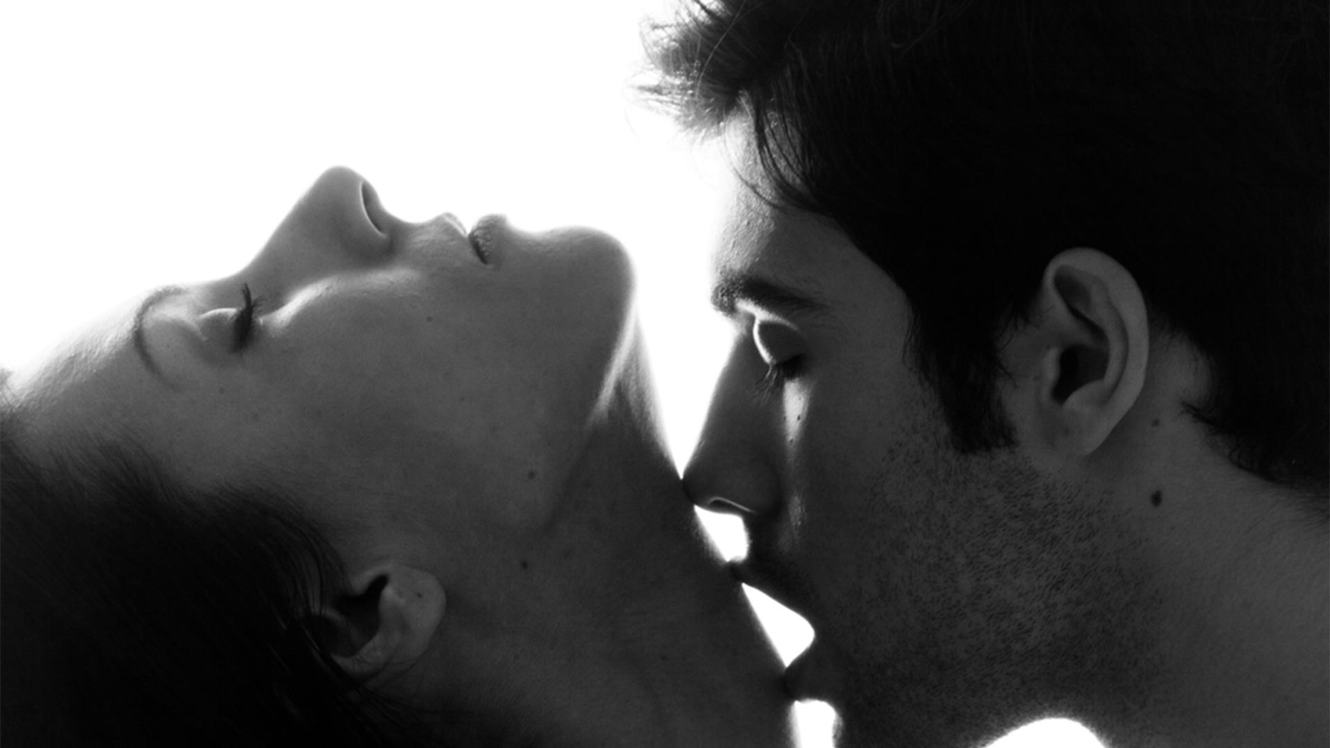 Поцелуй в шею фото девушка и парень
