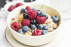 Muesli with Raspberries, Blueberries and Almonds - Weight Loss Resources